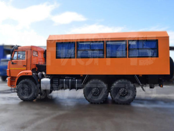 Купить Вахтовый автобус Камаз 43502-3036 и другую дорожную, коммунальную, строительную спецтехнику в Торговом Доме «Регион 45».
