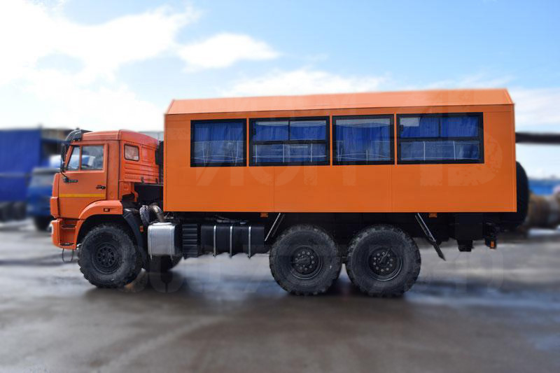 Купить Вахтовый автобус Камаз 43502-3036 и другую дорожную, коммунальную, строительную спецтехнику в Торговом Доме «Регион 45».
