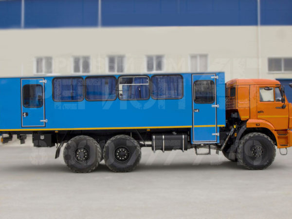 Купить Вахтовый автобус Камаз 43502-3036 и другую дорожную, коммунальную, строительную спецтехнику в Торговом Доме «Регион 45».