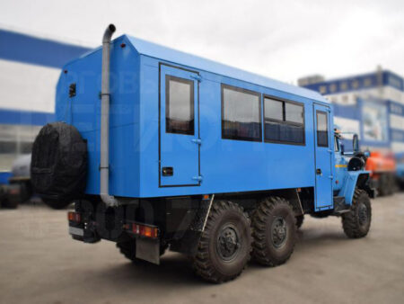 Вахтовый автобус УРАЛ 4320-1112 с грузовым отсеком - Изображение 1