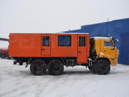 Вахтовый автобус КамАЗ 43118-3011 с грузовым отсеком - Изображение 1